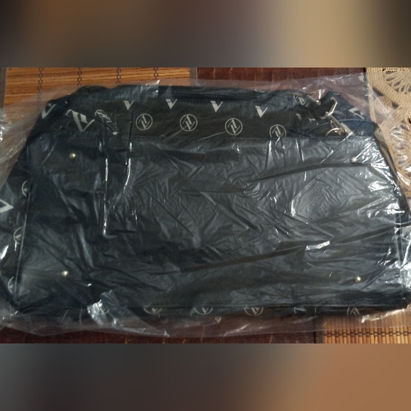 Adrienne Vittadini canvas weekender - Picture 2 of 4